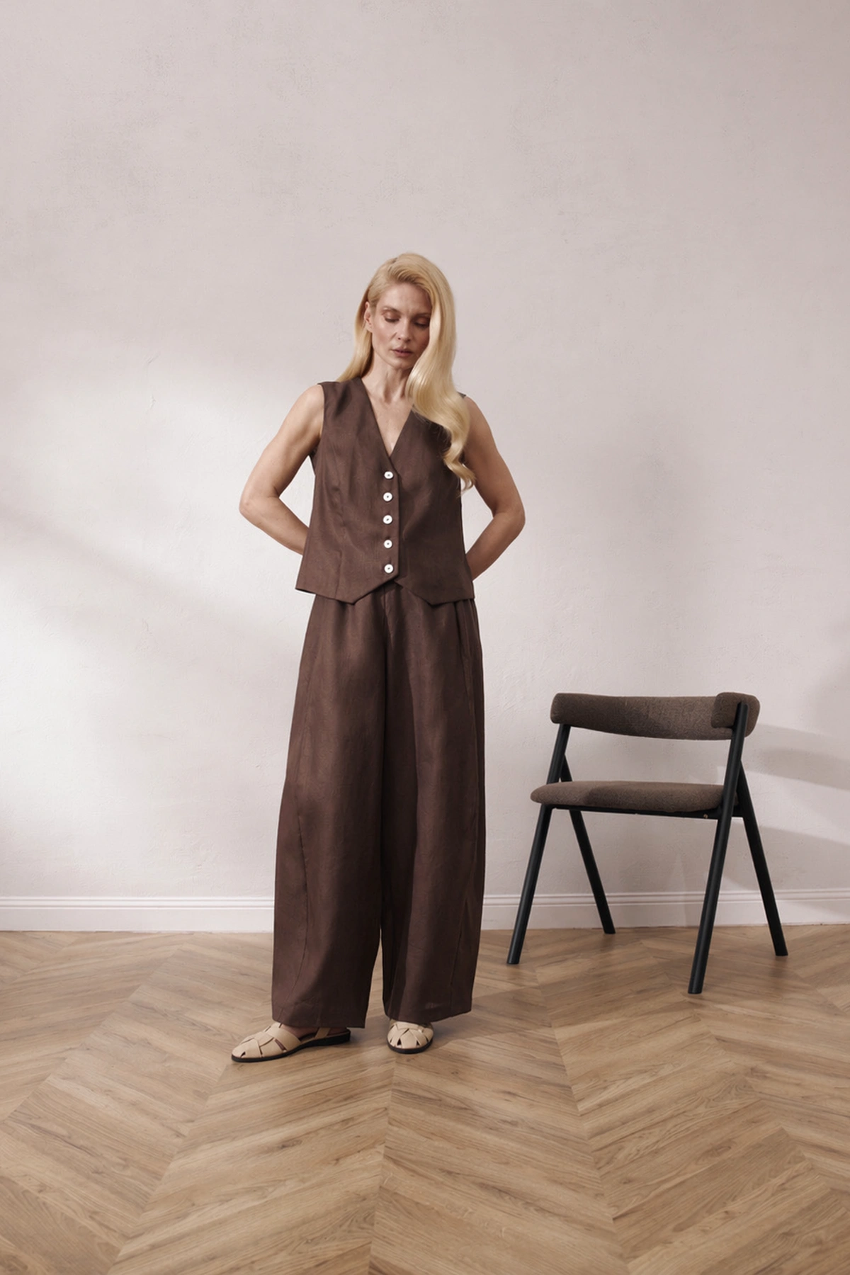 Костюм двойка женский из льна, жилетка и штаны баллоны Milano/Lika, 100% лён, шоколадный_2